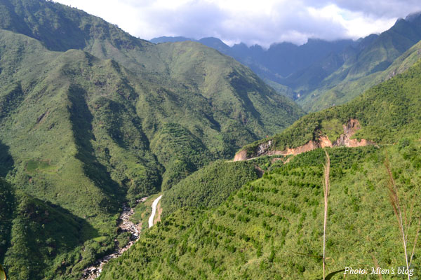 View of Hoang Lien Son mountain range on the way