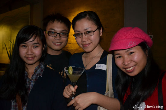 @Talaaan, @TuoiThoDuDoi, @Huyenhai and @ThanhSapphire