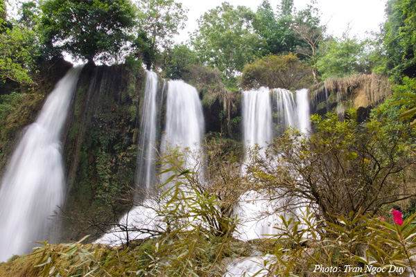 Moc-Chau-Waterfalls