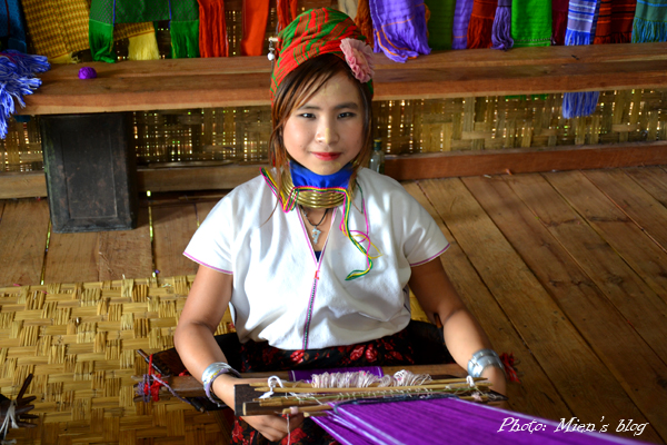 Long neck tribal lady