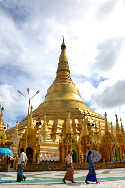 The big stupa at Shwedagon in sunlight