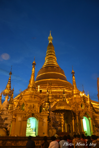 The same stupa at night
