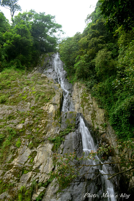 The Silver Waterfall, a very small one, not worth the 3-4 hundred stairs being squeezed in the crowd