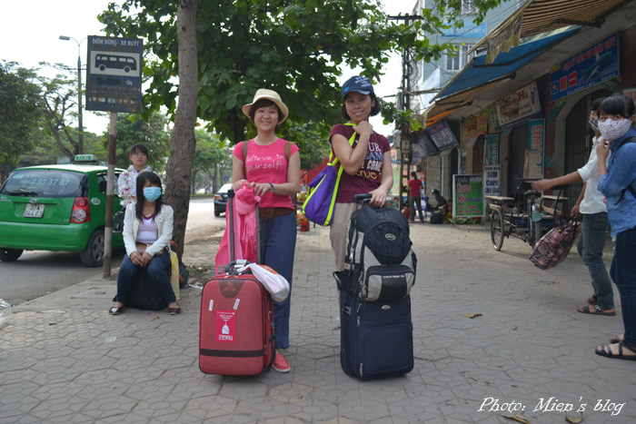 My travel mates at the bus stop 100 meters away from Vinh train station. We sure looked like tourists